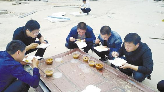 為了“創(chuàng)衛(wèi)”，他們蠻拼的